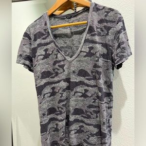 MONROW CLASSIC CAMO V NECK SIZE: L COLOR: GREY (shirts sold separ…